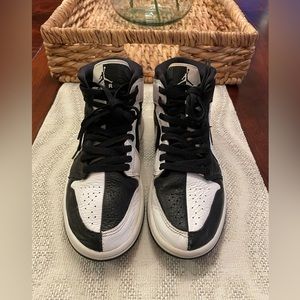 Air Jordan 1 Homage Black and White. Used good condition. Womens size 7.5.